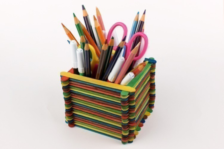 Pot à crayons en bâtonnets - Tutos Bricolages – 10doigts.fr
