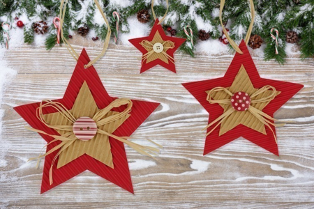Etoiles de Noël en carton ondulé - Décoration du sapin – 10doigts.fr
