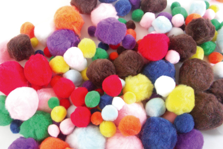 Set de 25 pompons (2,5cm) de la même taille et de la même couleur - 10doigts.fr