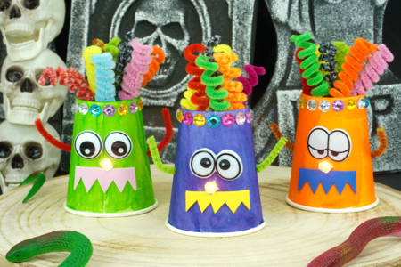 Monstres lumineux avec des gobelets - Tutos Halloween – 10doigts.fr