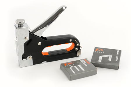 agrafeur pistolet  - Accrocher au mur – 10doigts.fr