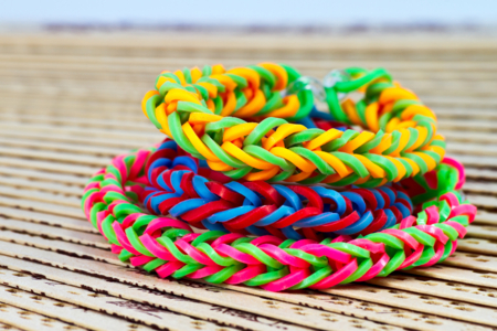 bracelets colorés loom - Bracelets en élastiques – 10doigts.fr