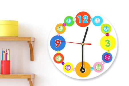 Horloge ronde à décorer avec gommettes et strass - Maternelle – 10doigts.fr