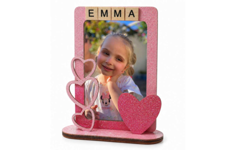 cadre photo coeur en bois rose - Cadres et clips photos : des supports uniques pour afficher vos souvenirs – 10doigts.fr