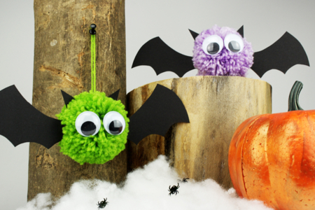 Chauves souris pompons - Tutos Halloween – 10doigts.fr
