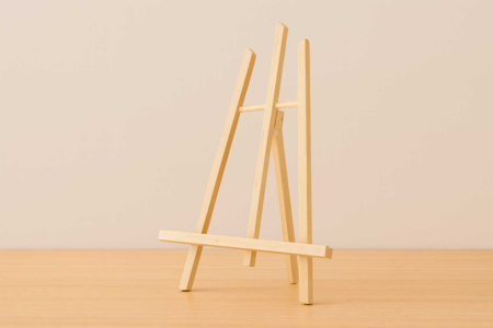 Chevalet de table en bois - 38 x 21 cm - Chevalets pour enfants et supports d’exposition – 10doigts.fr