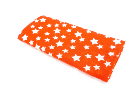 Coupon de tissu en coton imprimé étoiles blanches/fond rouge - 43 x 53 cm - Coupons de tissus – 10doigts.fr