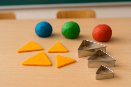 découpes triangle pâte à modeler - Emporte-pièces créatifs pour enfants – 10doigts.fr