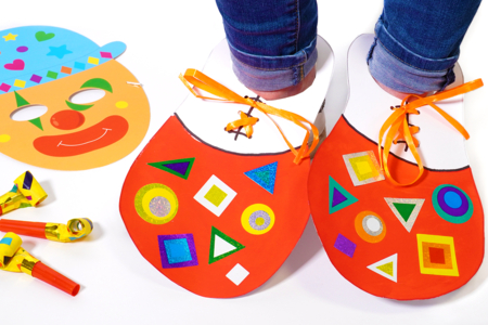 Chaussures de clown géantes en papier - Tutos Carnaval – 10doigts.fr