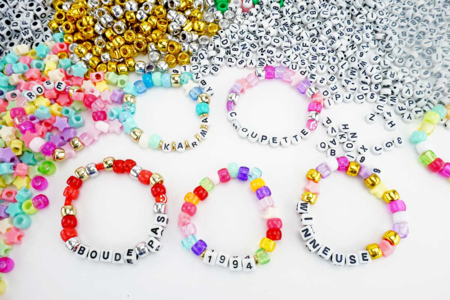 Maxi pack bracelets de l'amitié - 4100 perles - Bijoux messages – 10doigts.fr