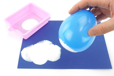peinture au ballon - Activités manuelles enfants Hiver – 10doigts.fr