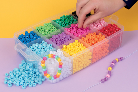 perles plastique enfant gros trou PONY - Perles Plastique – 10doigts.fr