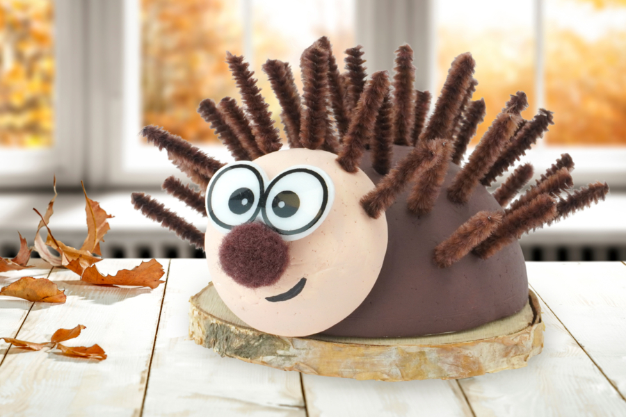 Hérisson avec du raphia naturel - Activités manuelles animaux : nos idées créatives pour les enfants