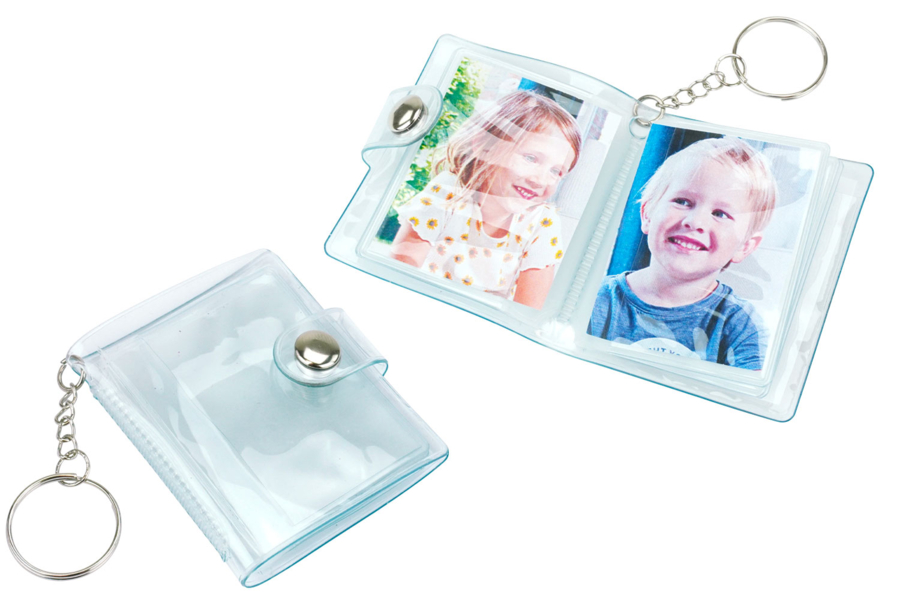 Coffret Cadeau DO IT – Album, Photocards, Autocollants, Porte-Clés, Cordon, Support Acrylique – 15,5 X 10 X 5,8 Cm – Idéal Fan