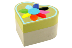 Boîte coeur en bois avec fermeture aimantée - Boîtes en bois – 10doigts.fr - 2