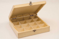 Boîte en bois à 16 casiers - Boîtes en bois - 10doigts.fr