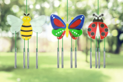 Carillons à peindre - 3 designs : abeille, papillon, coccinelle - Carillons : Kits prêt à l'emploi – 10doigts.fr