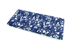 Coupon de tissu bleu imprimé fleurs blanches - 43 x 53 cm - Coupons de tissus – 10doigts.fr