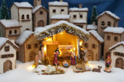Crèche de Noël + 7 santons - Crèches et villages de Noël à fabriquer – 10doigts.fr