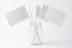 drapeaux blancs à colorier - Ballons, guirlandes, serpentins - 10doigts.fr