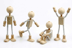 Figurines flexibles à décorer - 4 personnages - Jeux et Jouets en bois - 10doigts.fr