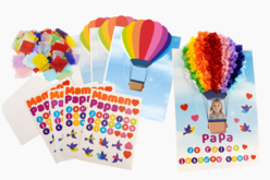 Kit de 4 tableaux montgolfière en carte avec papier de soie à froisser - Cartes Fête des mères - 10doigts.fr
