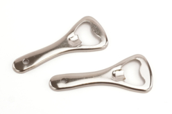 Mini décapsuleurs en métal - Objets pratiques pour papa : des cadeaux utiles à fabriquer - 10doigts.fr