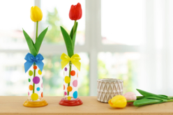 Vase et tulipe - Fleurs et feuilles décoratives - 10doigts.fr