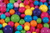 Kit bracelets, colliers avec perles en plastique - 10doigts.fr