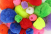 Perles pompons, couleurs vives - 48 pièces - Pompons - 10doigts.fr