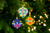Kit boules de noël à décorer + gommettes - 6 pièces - Kits créatifs Noël – 10doigts.fr