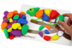 Jeu d'apprentissage avec des galets colorés - Jeux de construction – 10doigts.fr