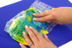 peinture propre activité bébé pâques - Activités manuelles DIY Pâques – 10doigts.fr