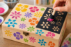 pochoir fleurs - Pochoirs adhésifs : la solution parfaite pour des motifs nets et sans bavure – 10doigts.fr