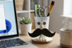 Pot à crayons moustache - Supports plats en bois – 10doigts.fr