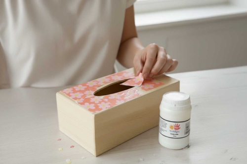 Étape 2 : Poser le papier décoratif - 