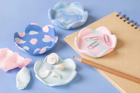 Coupelles en pâte à modeler