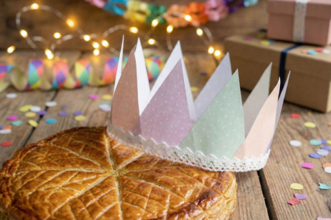 Fabriquer une couronne avec du papier
