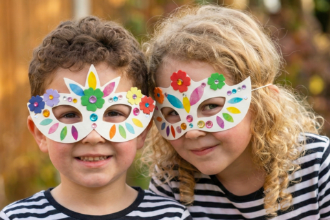 Décore ton masque pour le Carnaval !