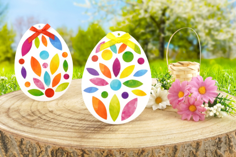 Oeufs de Pâques et gommettes fleuries
