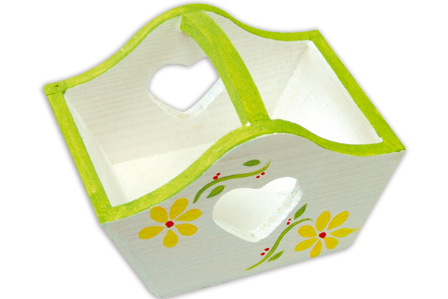 Panier découpe-cœur en bois - Paniers en bois - 10doigts.fr