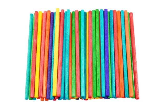 60 Tiges en bois couleurs assorties - Bâtons et tiges en bois - 10doigts.fr