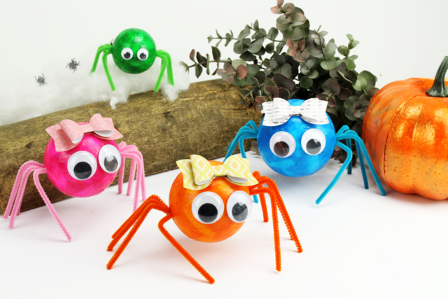 Araignées mignonnes en boules polystyrène - Pinceaux brosses - 10doigts.fr