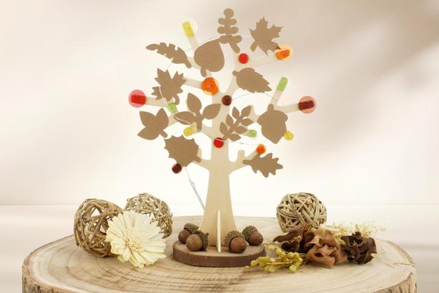 Arbre d'automne lumineux - Gommettes d’Automne : feuilles, arbres et activités créatives pour enfants - 10doigts.fr