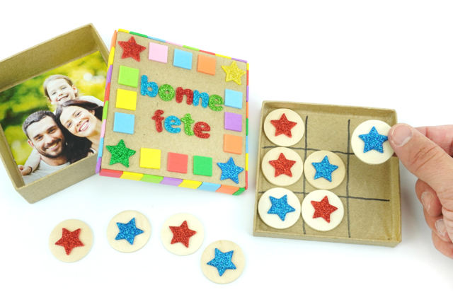 Boite à jeu pour la fête des parents - Mosaïques papier, mousse - 10doigts.fr