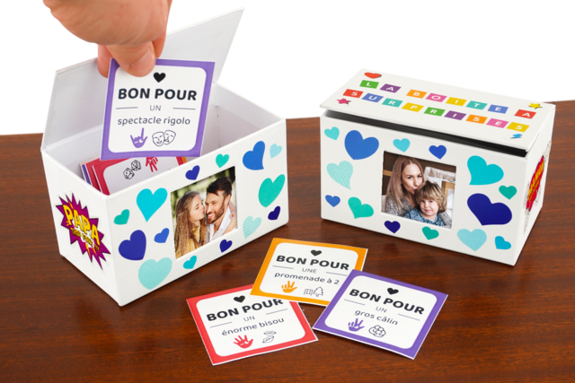 Boite surprise à bons pour la fête des parents - Gommettes Fête des parents : personnaliser vos cadeaux avec amour - 10doigts.fr