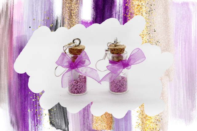 Boucles d'oreilles bouteilles violettes - Supports en Verre - 10doigts.fr