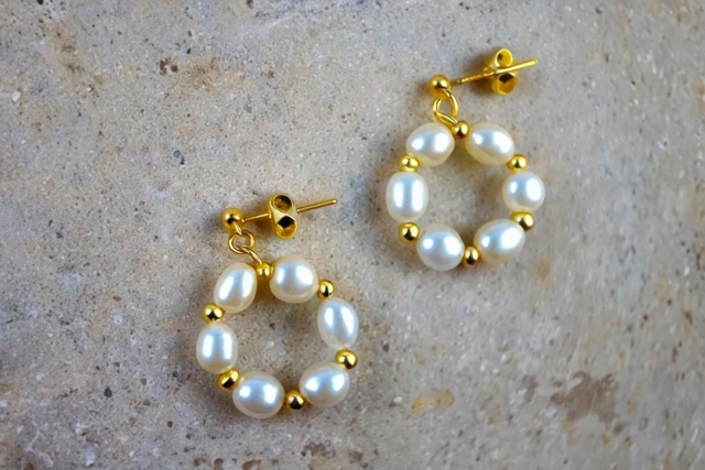 boucles petites perles nacrées - Perles Nacrées - 10doigts.fr