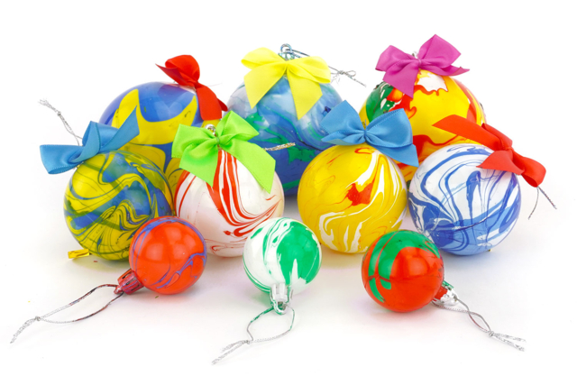 Boules de Noël en marbling - Peinture marbling - 10doigts.fr