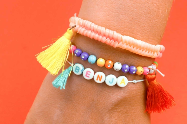 bracelet elastique lettres - Bijoux messages - 10doigts.fr